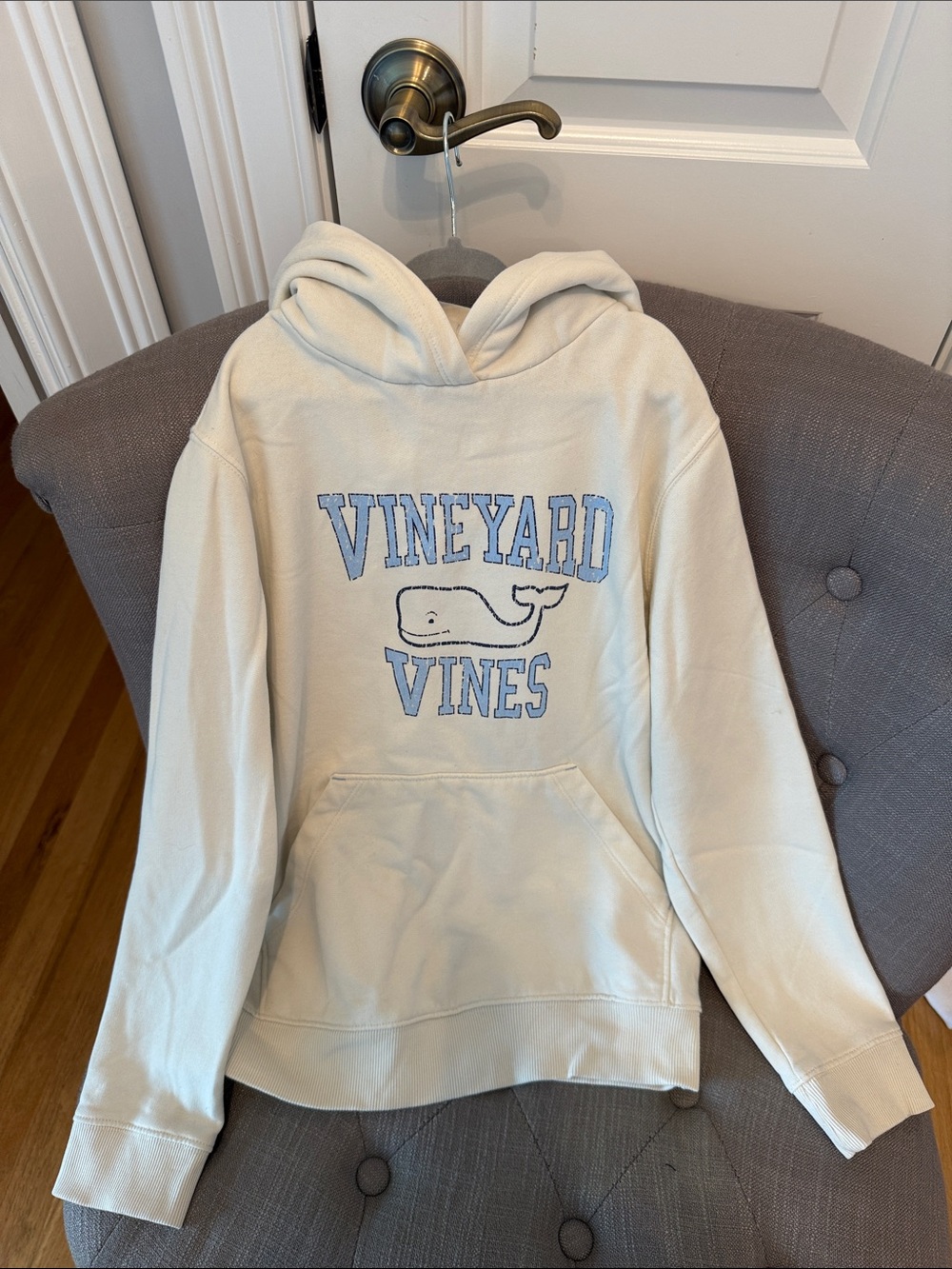 Vineyard Vines boys sweatshirt. Excellent condition. Size M 12/14